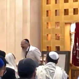 Watch: Emotional Conclusion Of Yom Kippur With Rav Berel Lazar In Moscow