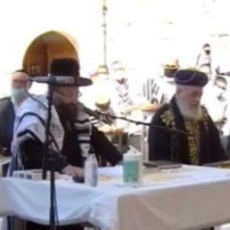 Watch: Rabbis Pray At Western Wall For Trump’s Recovery