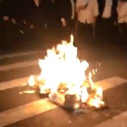 Orthodox Jews In Brooklyn Burn Masks During Massive Protest Against New York’s New Covid Rules