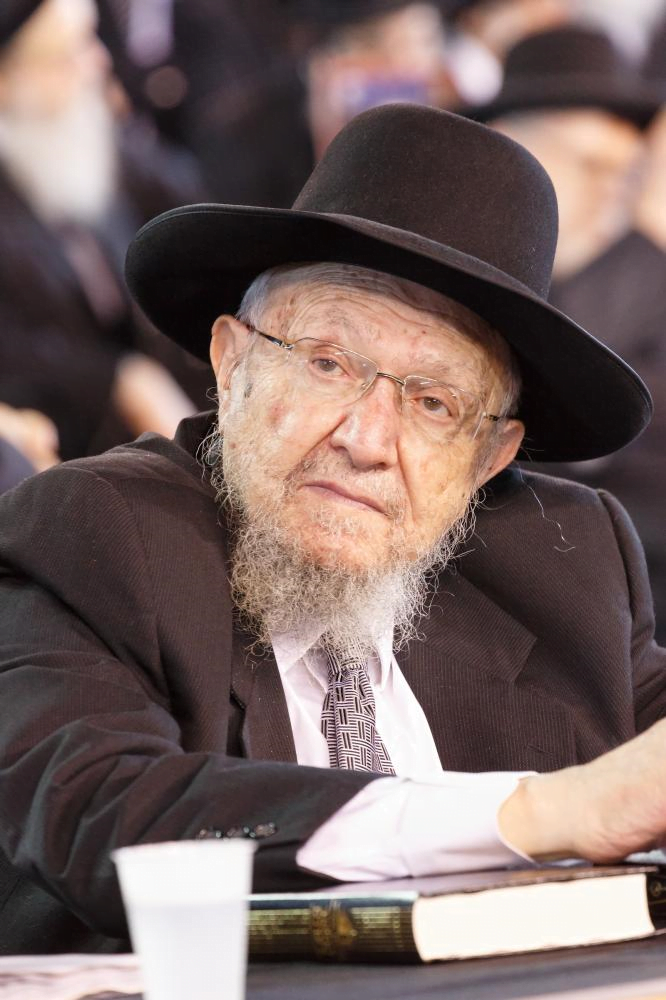 Jewish People Mourn the Loss of Rabbi Dovid Feinstein. Updated with Levaya Information. 2