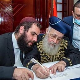 Israeli Chief Rabbi Gives His Blessing To Institutions In UAE, Marking New Era Of Religious Jewish Life In Dubai And Beyond