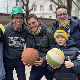 Houston Yeshiva U student travels to Vienna, helps Ukrainian refugees