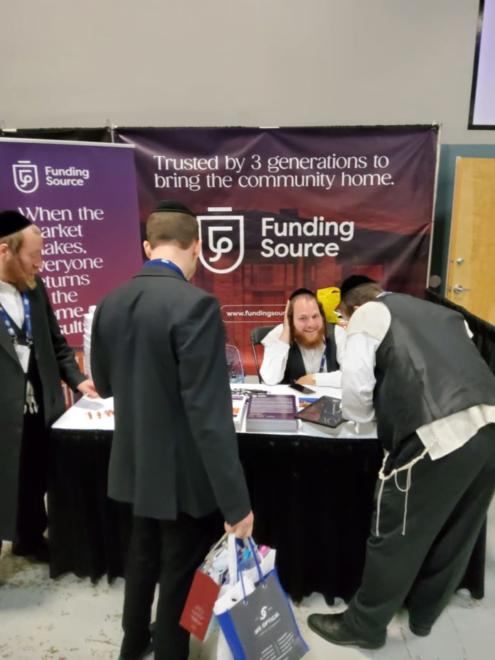 Chasidic Commerce Shines as Thousands Attend Satmar Business Expo 14